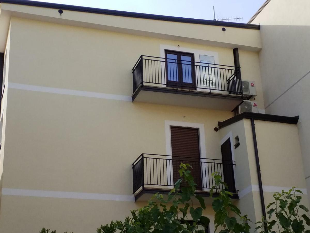 Mediterranean Apartments Capo d'Orlando Bagian luar foto